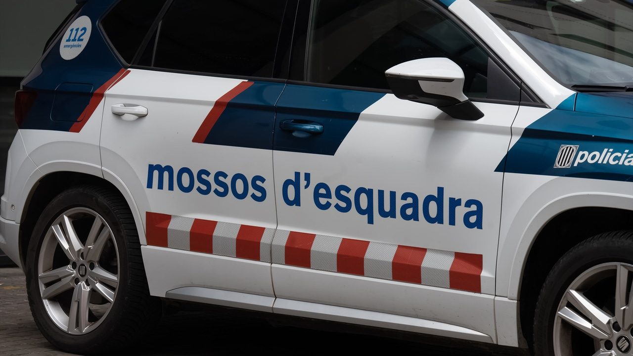 Los Mossos d’Esquadra investigan la muerte de una mujer tras precipitarse desde una ventana