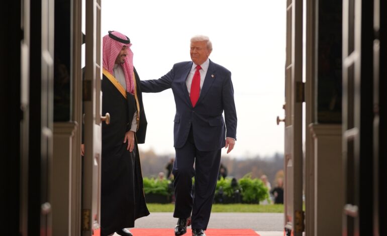 Trump recibe al príncipe heredero saudí en la Casa Blanca con los máximos honores