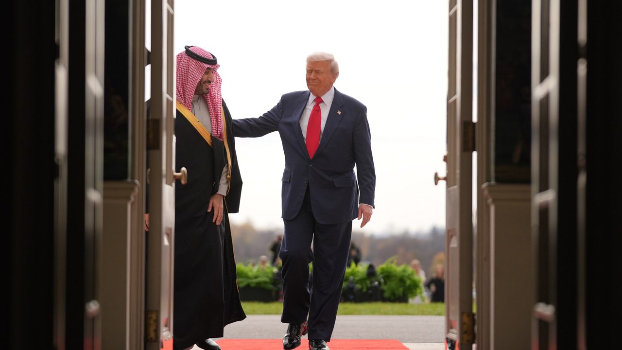 Trump recibe al príncipe heredero saudí en la Casa Blanca con los máximos honores