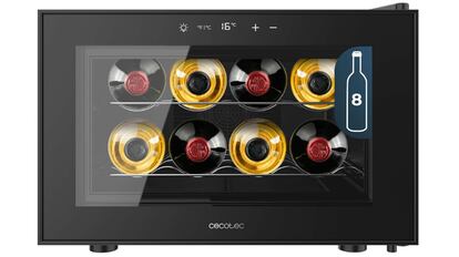 Una vista de la bodega de ocho botellas de Cecotec