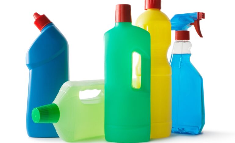 Un bebé de 18 meses sufre un paro cardiaco y pierde media lengua tras beber limpiador de desagües pensando que era leche