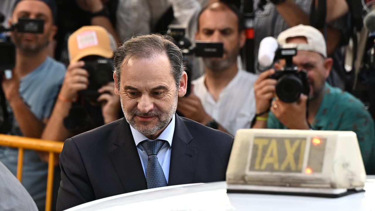 Ábalos denuncia «indefensión» tras la petición de 24 años de cárcel de Anticorrupción en el caso Koldo