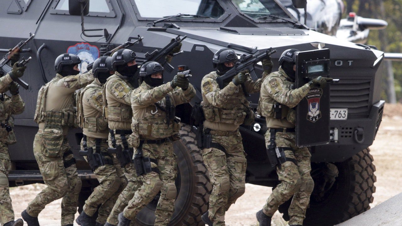 al borde de la desintegración por la rebelión serbobosnia