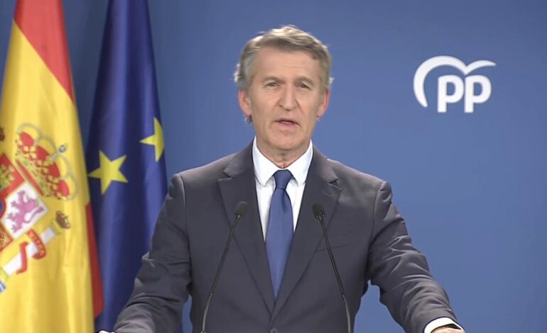 Feijóo comparece tras la condena al fiscal general del Estado: "La tinta para escribir esa página negra se la ha proporcionado el señor Sánchez"