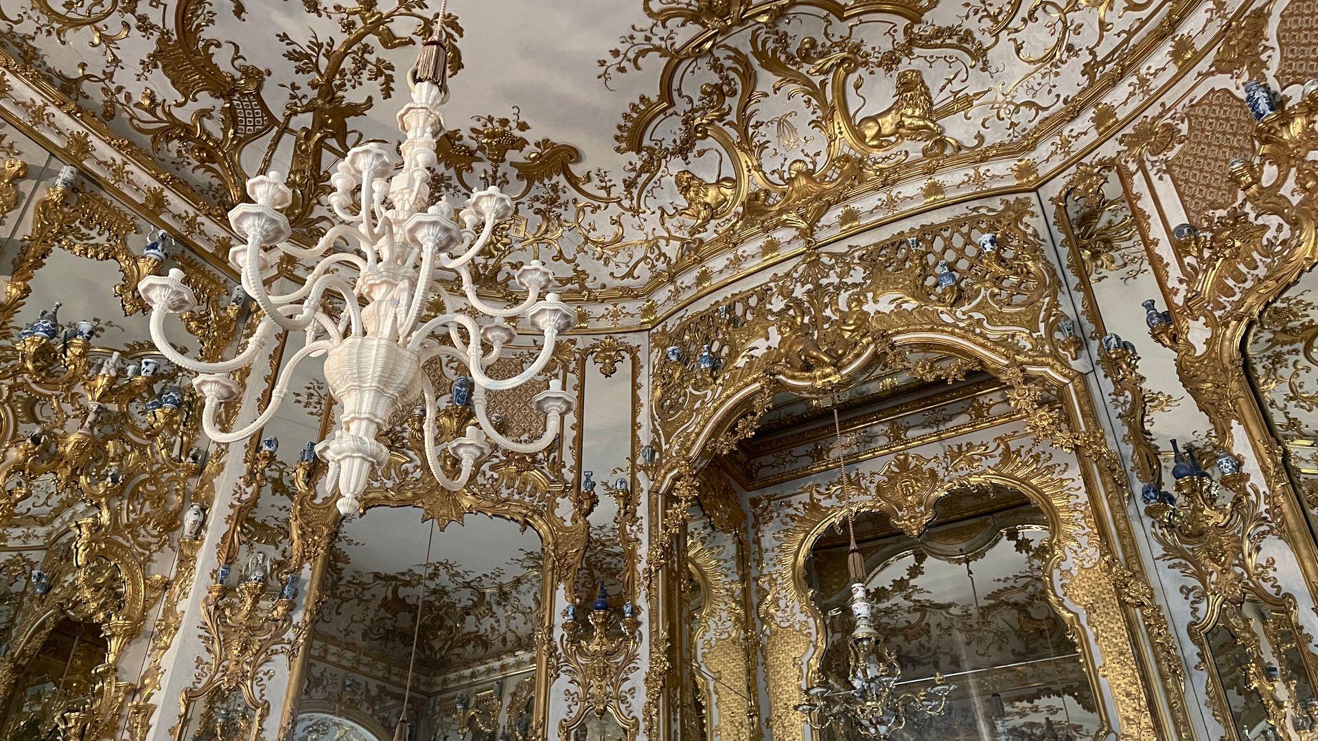 Una de las ornamentadas habitaciones de la residencia de Múnich