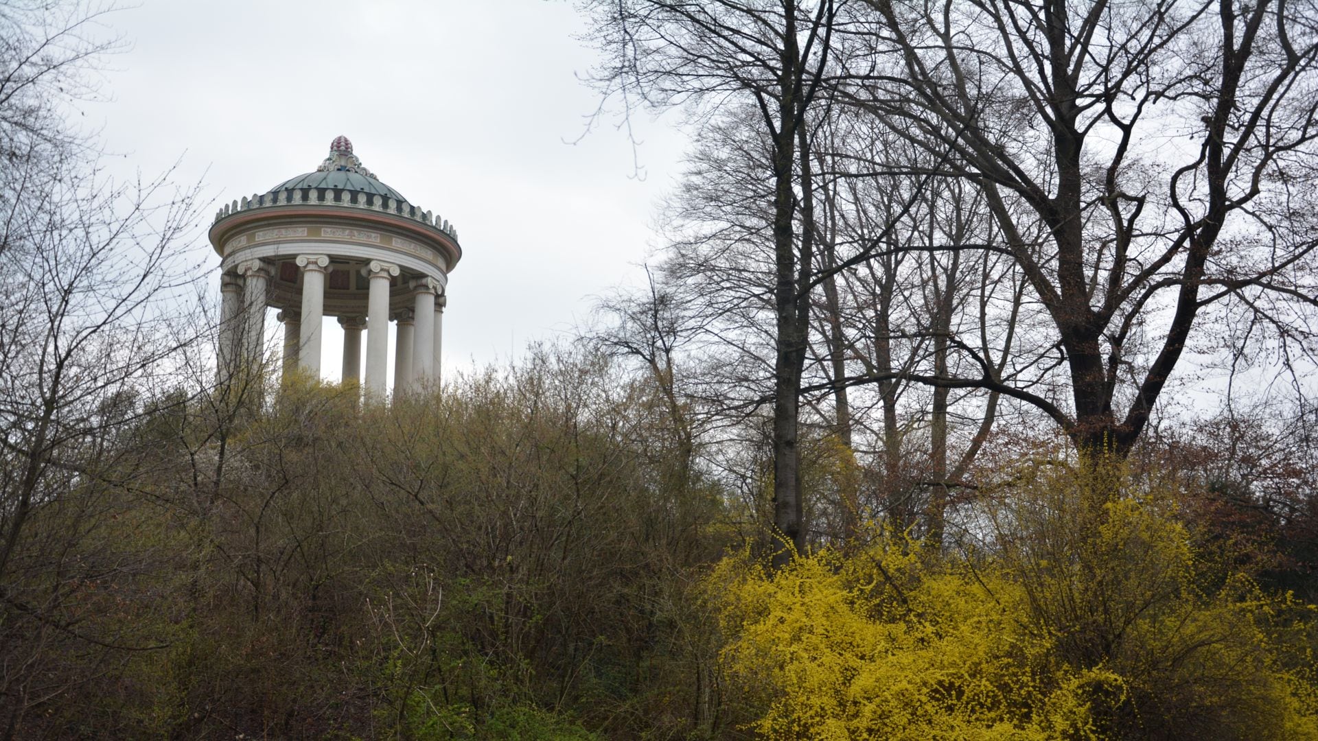 Templo Monopteros en los Jardines Ingleses de Munich
