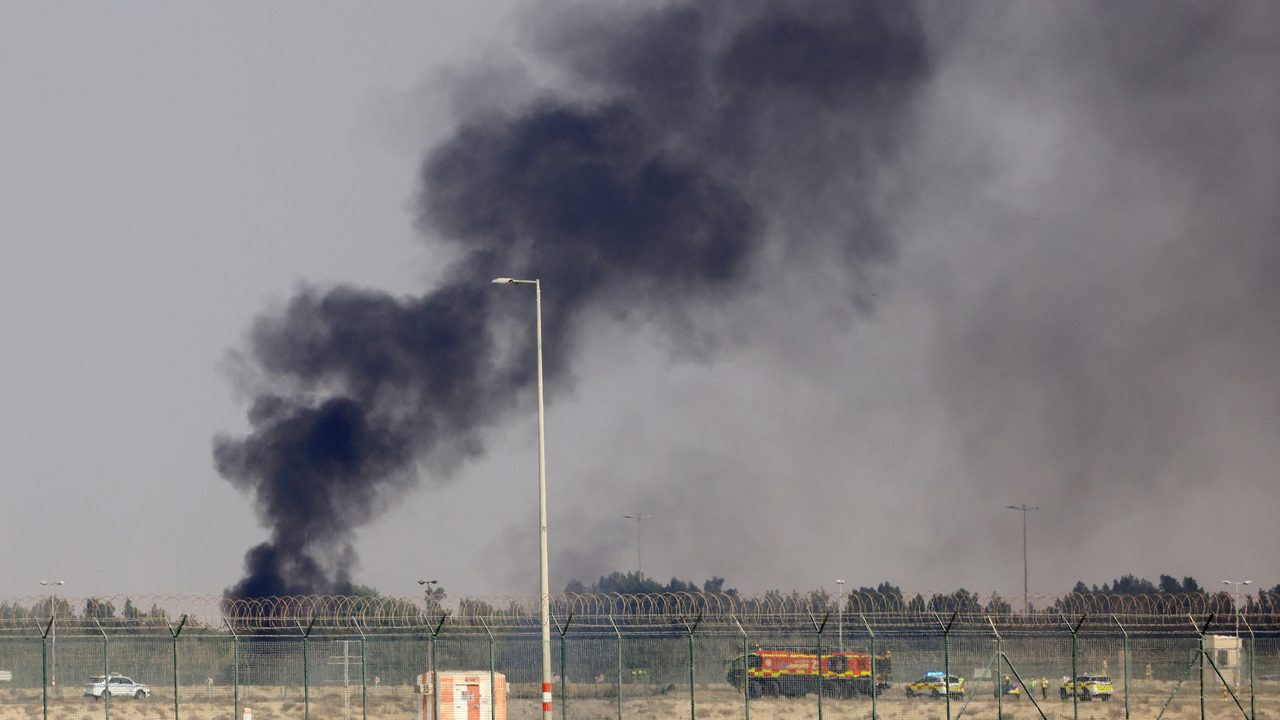 Muere el piloto de un avión de combate en plena exhibición aérea en Dubái