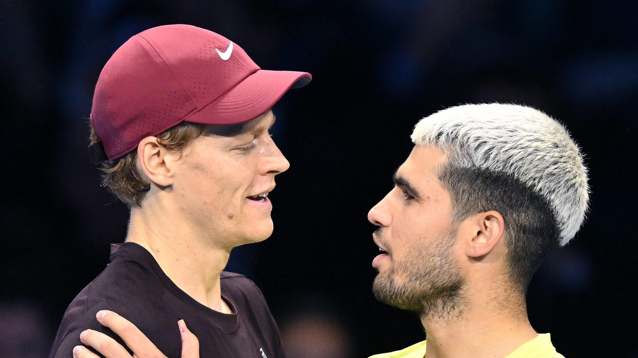 La reflexión de una leyenda del tenis sobre la rivalidad Alcaraz-Sinner: «Federer y Djokovic jugaban…»