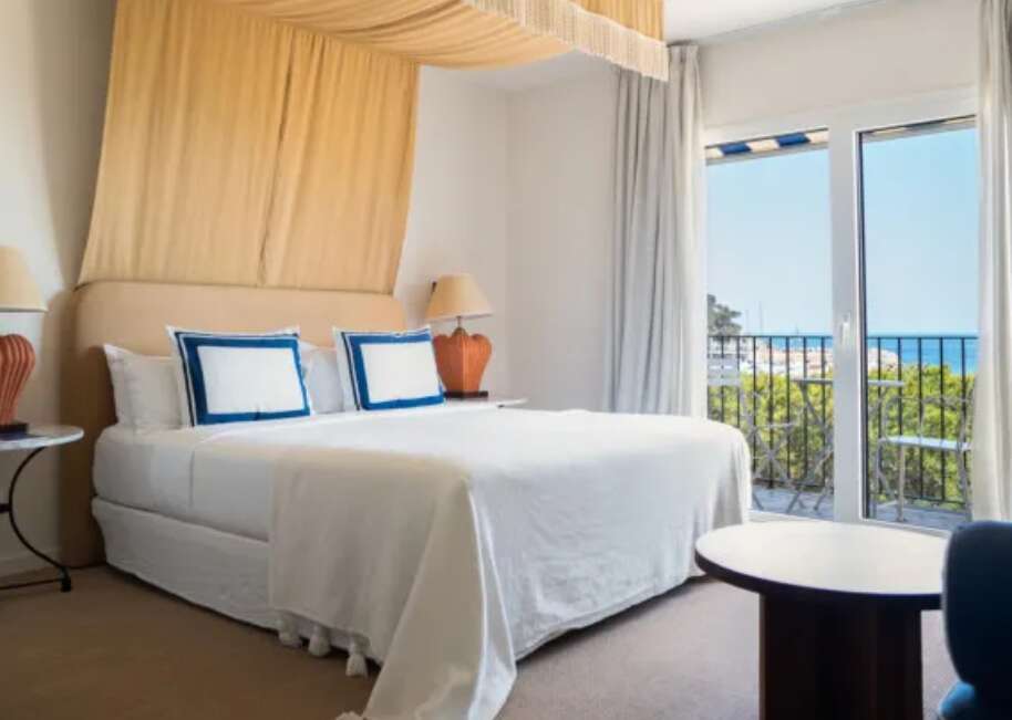 Una de las habitaciones del hotel del grupo Isabella en el municipio de Llafranch, en la Costa Brava. Foto de : Isabella's.