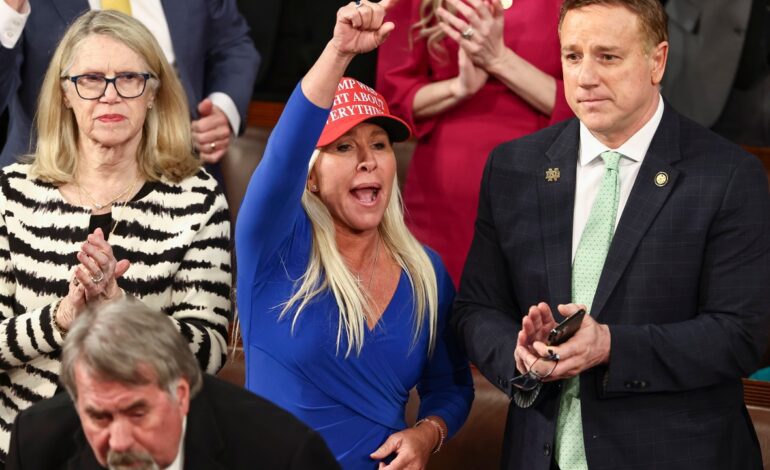 Trump despide con una de cal y otra de arena a la congresista que le ha abandonado