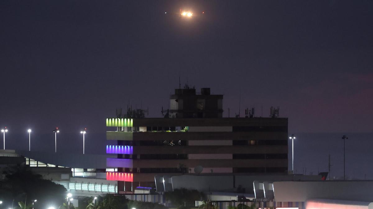ESCALADA TENSIÓN EEUU-VENEZUELAS | Ningún vuelo saldrá este lunes de Barajas con destino a Venezuela tras la alerta de Estados Unidos