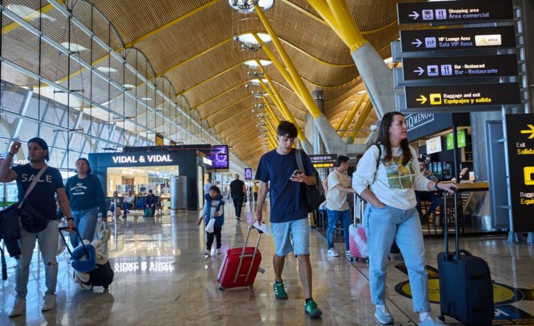Ningún vuelo saldrá el lunes del aeropuerto de Barajas con destino a Venezuela tras alerta de EE UU