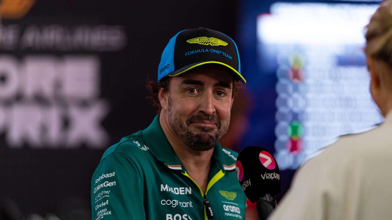 El surrealista alivio de Alonso con el Aston Martin: "Hay que celebrar que solo…"