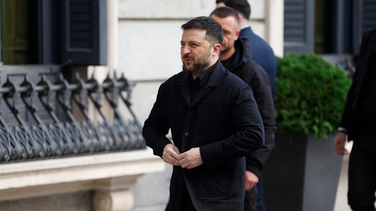 Zelenski critica que Putin quiere «reconocimiento legal para lo que ha robado» y el Kremlin rechaza los cambios de Europa