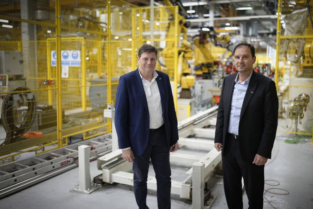 Visita a la fábrica de la Zona Franca del Ebro con Pedro Calef (izquierda) y Rafael Ruiz (derecha).