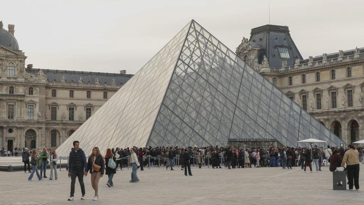 ROBO EN EL LOUVRE | Detienen a cuatro personas más