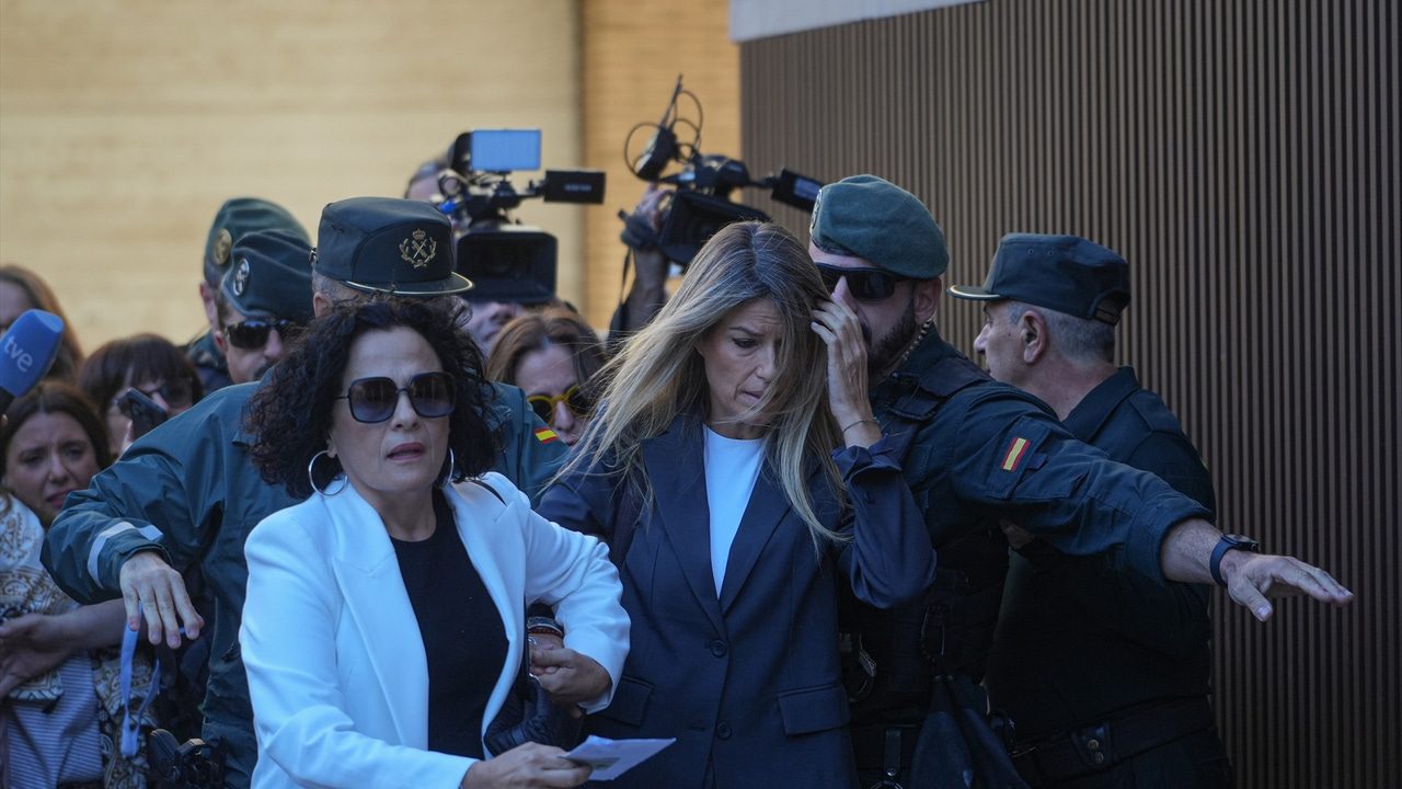 La periodista Maribel Vilaplana entrega al juzgado el pago del parking el día de la DANA a las 19:47 horas