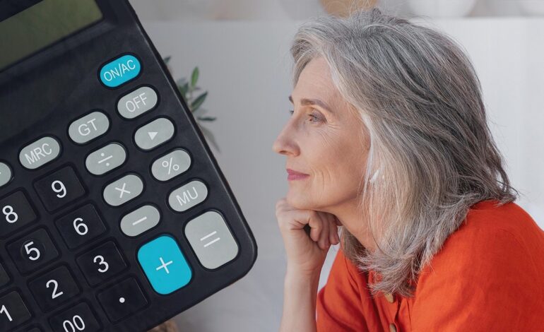 El SEPE explica cómo seguir cobrando el paro si tienes 65 años y no te puedes jubilar