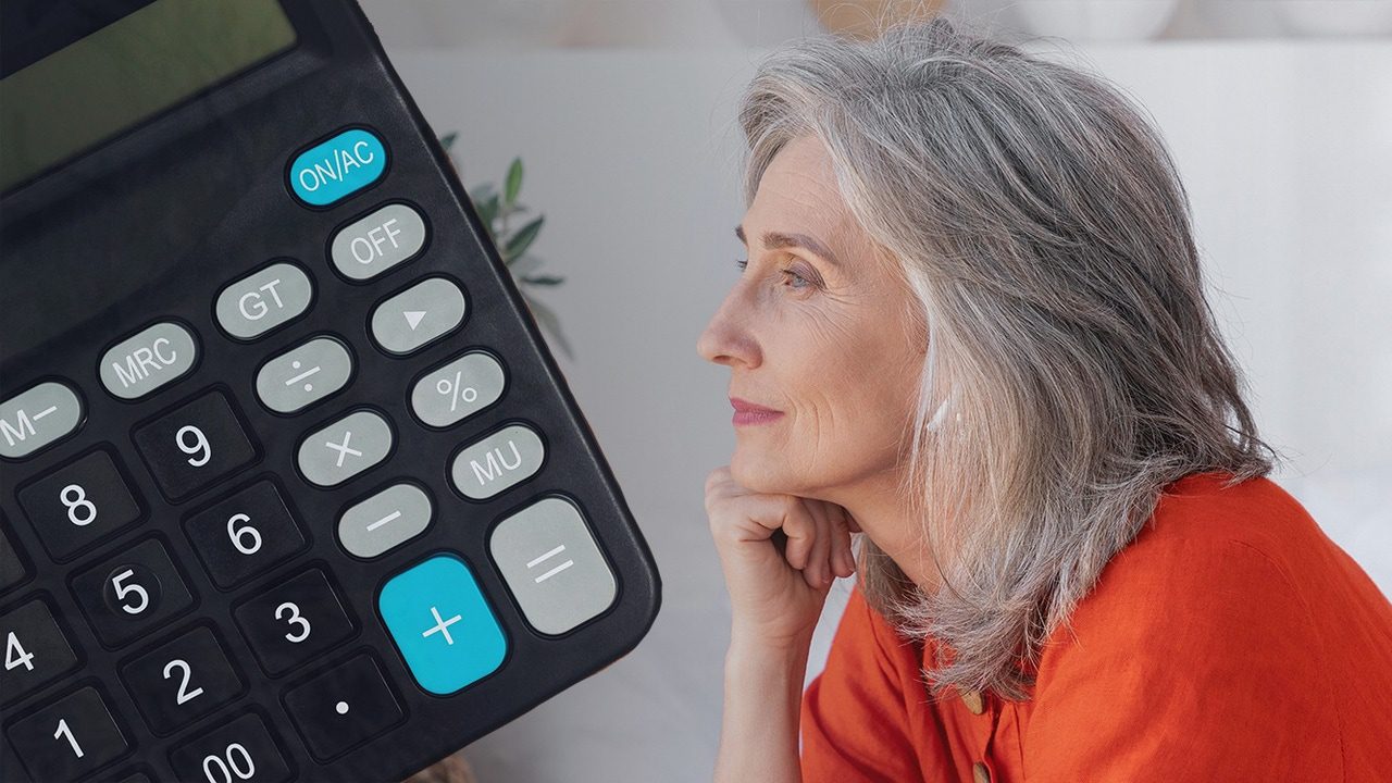 El SEPE explica cómo seguir cobrando el paro si tienes 65 años y no te puedes jubilar