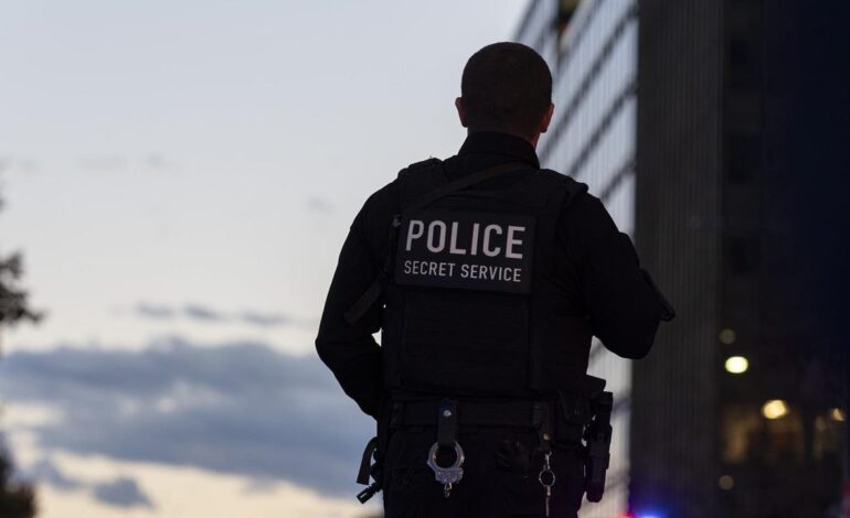 El sospechoso de disparar a dos soldados de la Guardia Nacional es acusado por agresión y posesión de armas