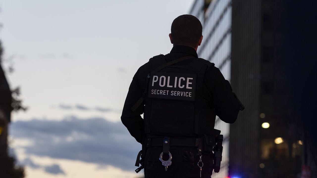 El sospechoso de disparar a dos soldados de la Guardia Nacional es acusado por agresión y posesión de armas