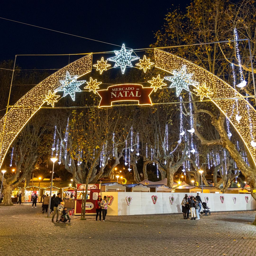 Perlim, la feria y mercado navideño más mágico de Portugal, celebrada en un castillo, en la localidad de Santa María da Feria, cerca de Oporto