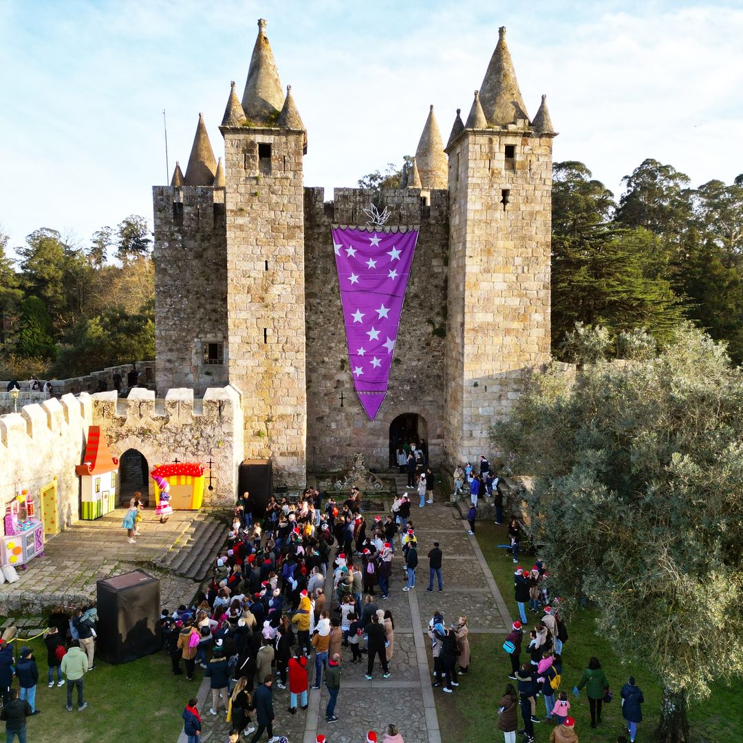 Perlim, la feria y mercado navideño más mágico de Portugal, celebrada en un castillo, en la localidad de Santa María da Feria, cerca de Oporto