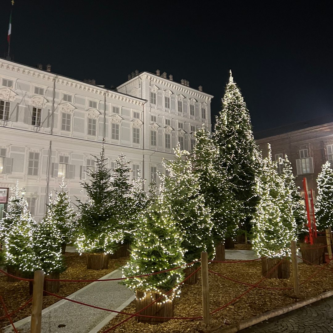 Decoración navideña en Turín, Italia