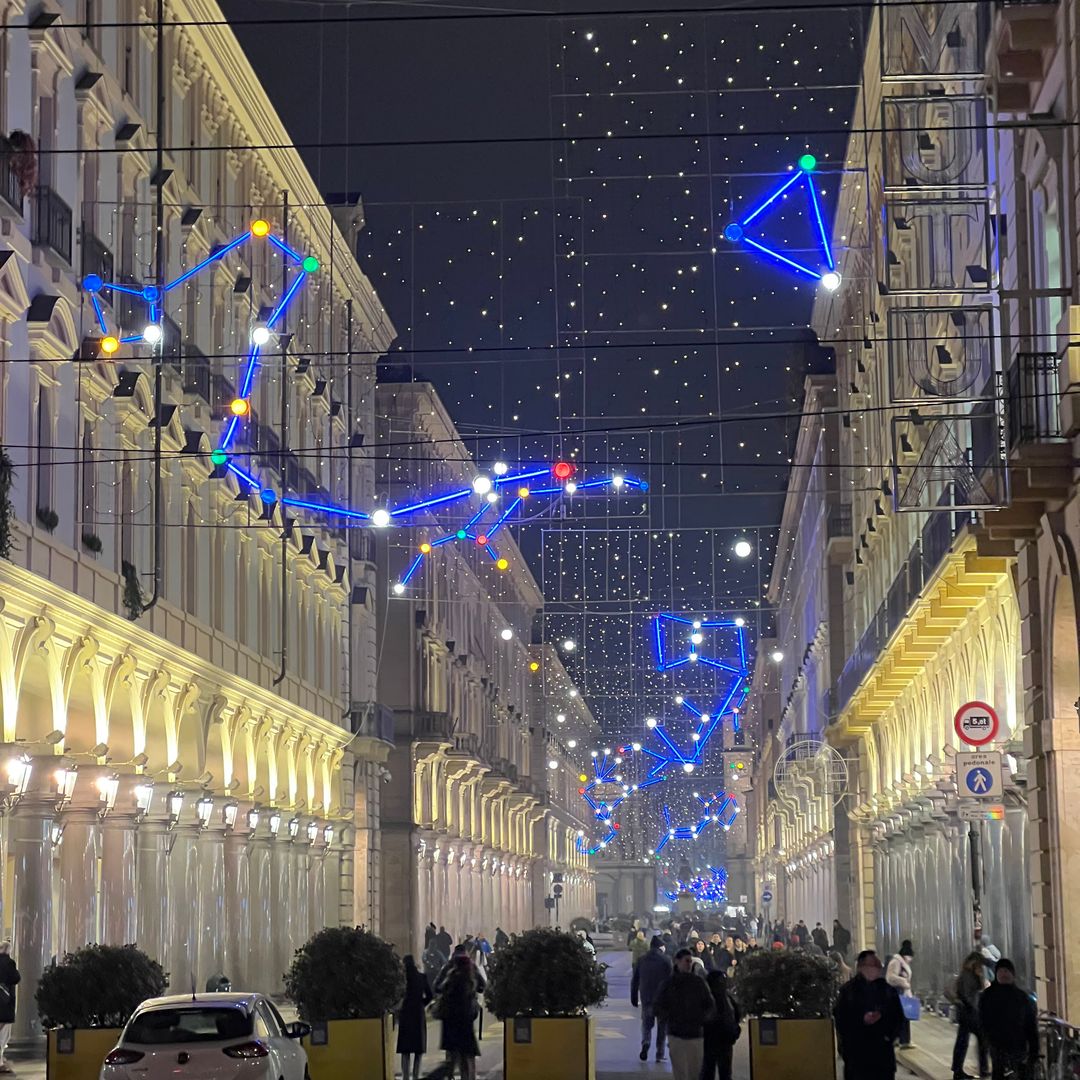 Decoración navideña en Turín, Italia