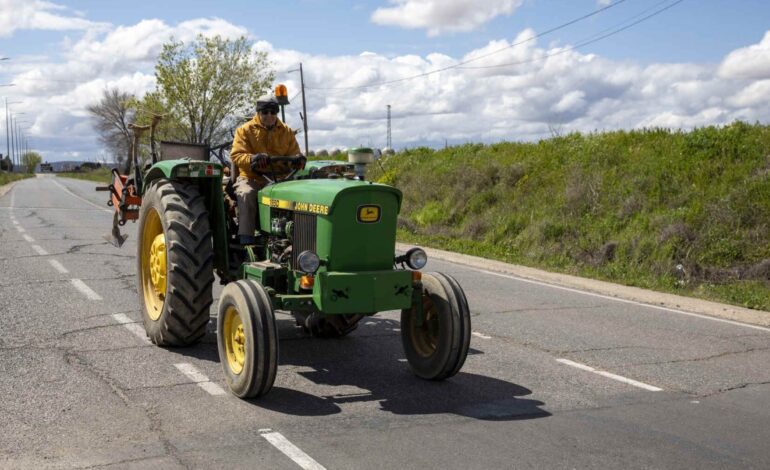 Con línea continua, ¿se puede adelantar a un tractor?