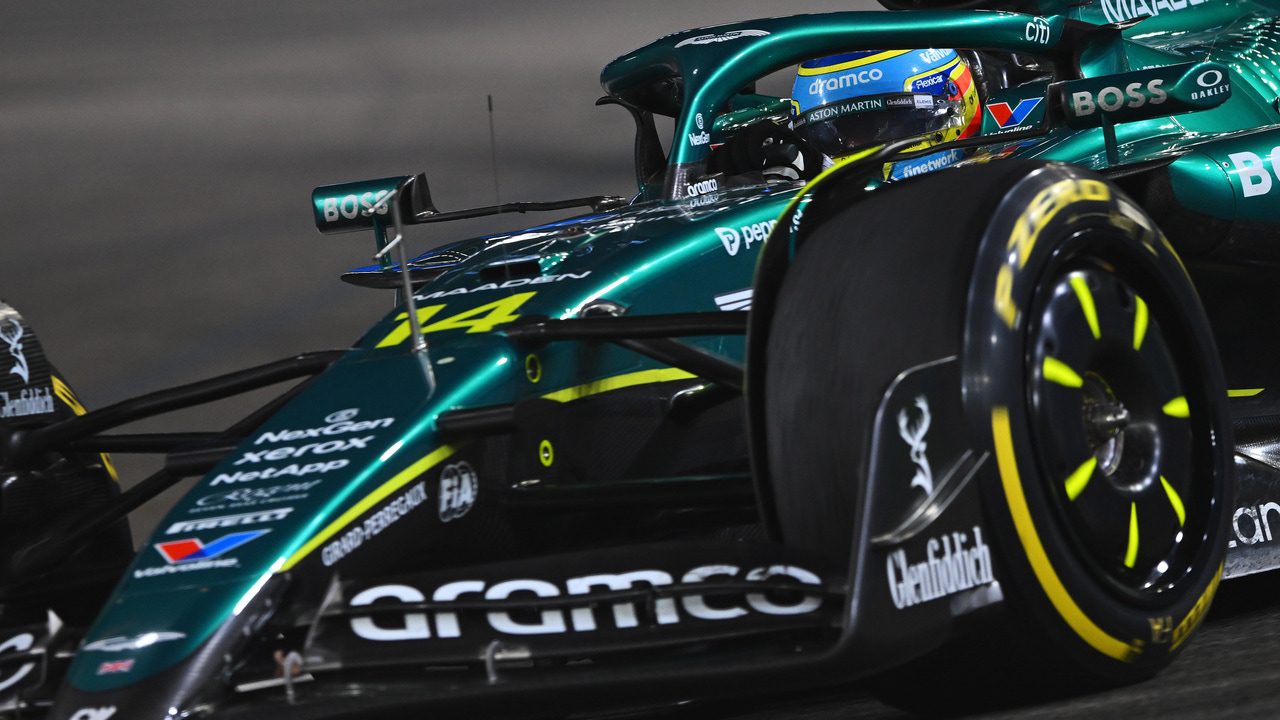 La curiosa radio de Alonso tras su gran clasificación en el GP de Qatar: «Esto ha sido divertido»