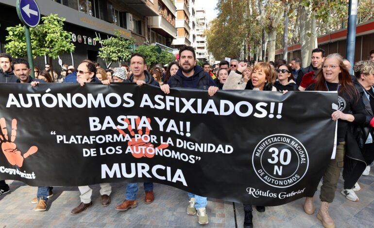 Miles de autónomos de toda España protestan por la «asfixia y la masacre» que sufren