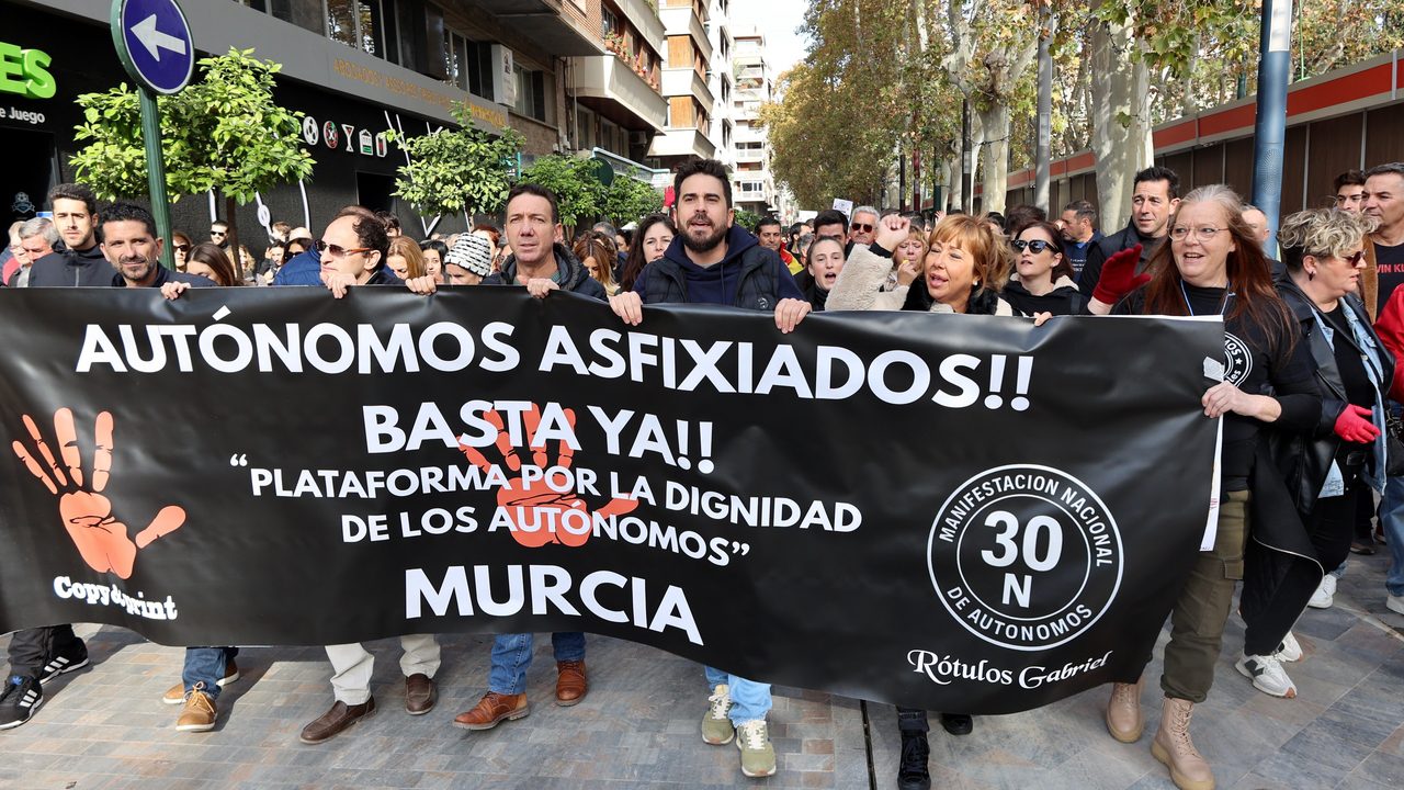 Miles de autónomos de toda España protestan por la «asfixia y la masacre» que sufren
