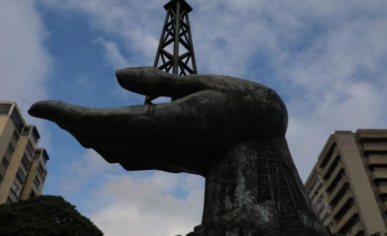 ¿Es el petróleo de Venezuela el botín que Trump persigue con su presión sobre Maduro?