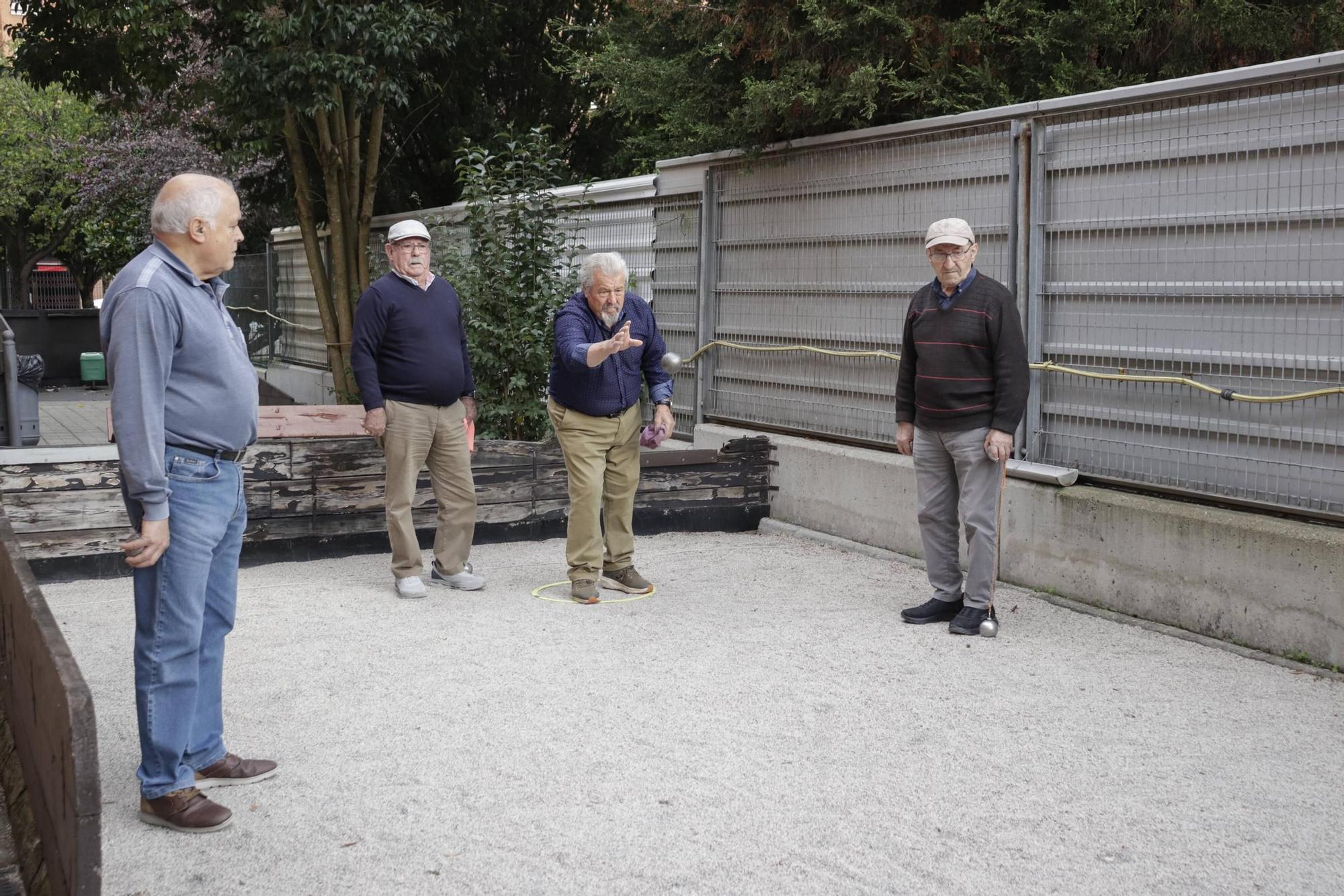 Un recorrido por el Centro Social para Mayores de El Llano, en imágenes