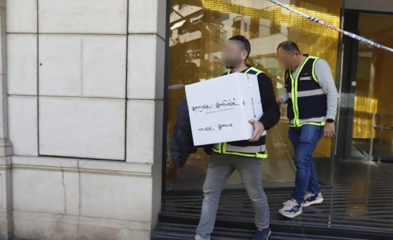NIÑA CLÍNICA DENTAL ALZIRA | Qué pasó en la clínica dental de Alzira: las cuatro horas bajo la lupa policial y sanitaria