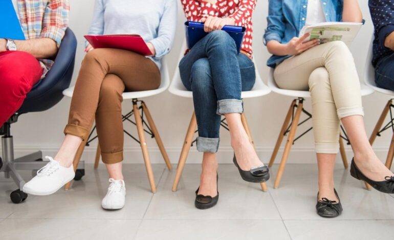 ¿Por qué movemos la pierna o las manos sin darnos cuenta? La psicóloga responde