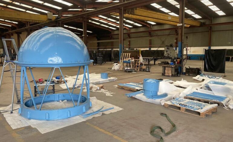 FARO LUARCA | Los cambios en el faro del Luarca: una nota de color más para formar un arcoíris