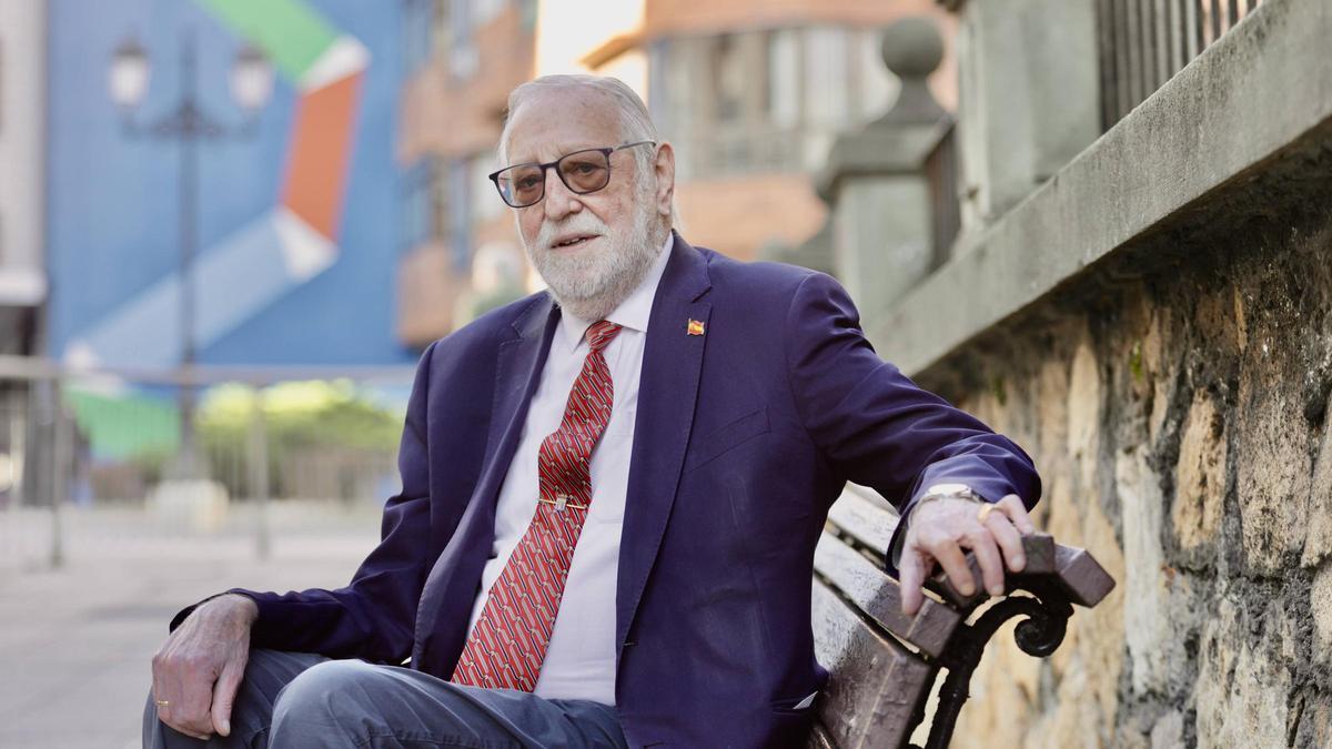 Don Joaquín, el maestro de unos cuantos «miles de alumnos, de Oviedo a Las Regueras»