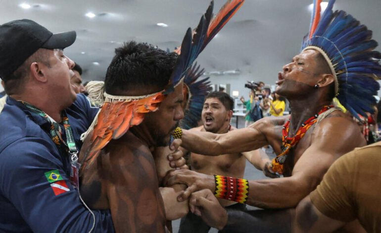 Manifestantes irrumpen en la sede de la COP30 en Brasil y se enfrentan con los guardias