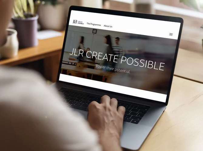 Así es como JLR se mete en el colegio de tus hijos con un programa innovador