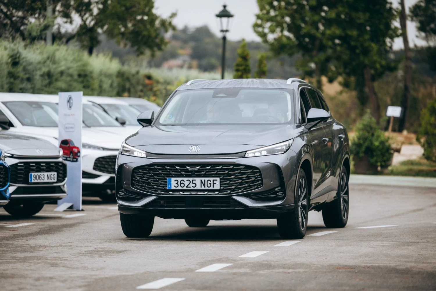 Probamos el MG HS Hybrid+ y de paso exprimimos la eficiencia sus hermanos electrificados