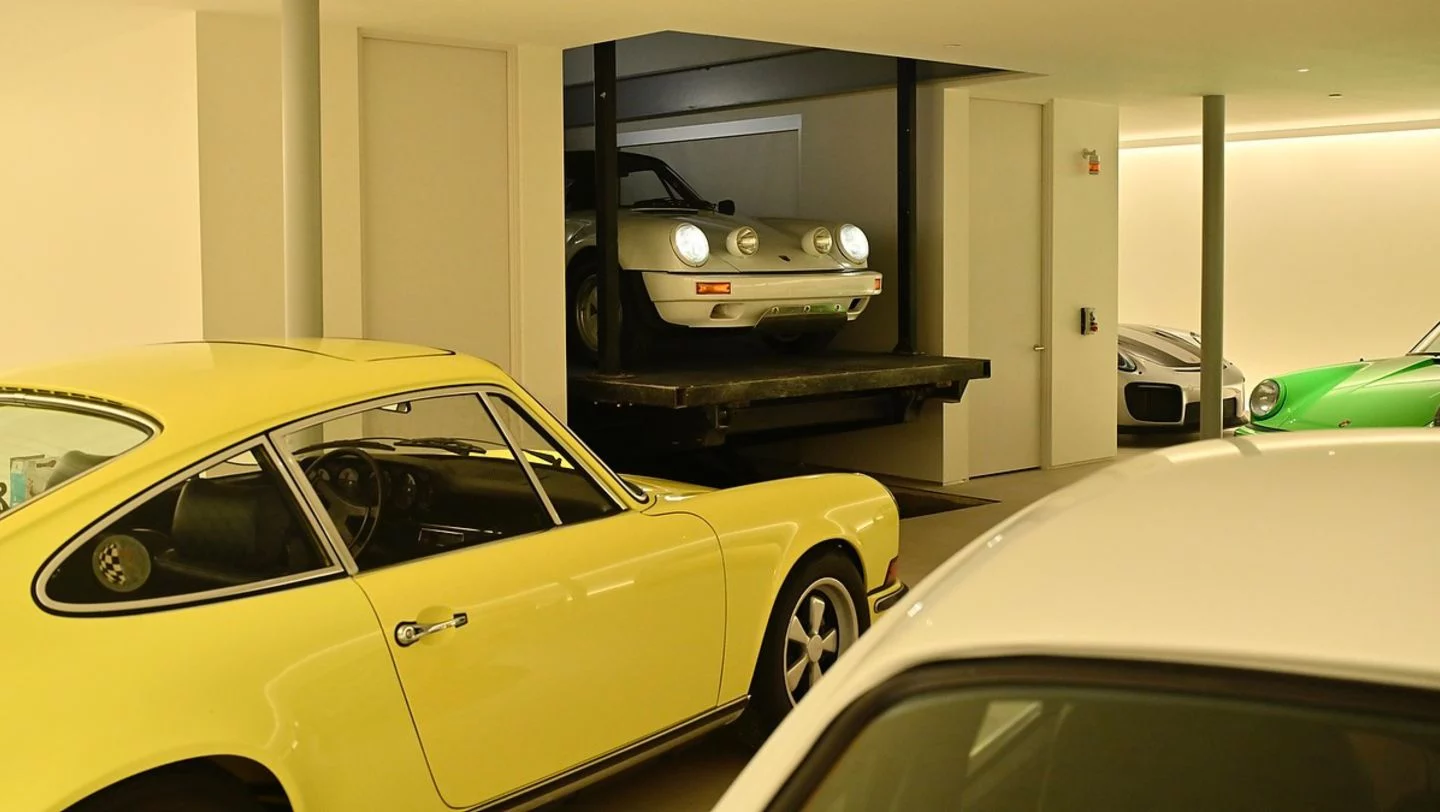 El arquitecto que construyó una casa para su colección de clásicos Porsche