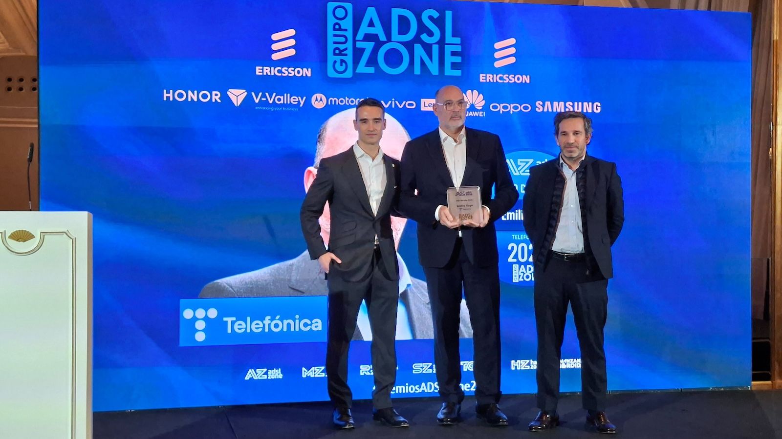 Emilio Gayo, Juan Carlos Fuster y la Policía Nacional son galardonados en los Premios ADSLZone 2025