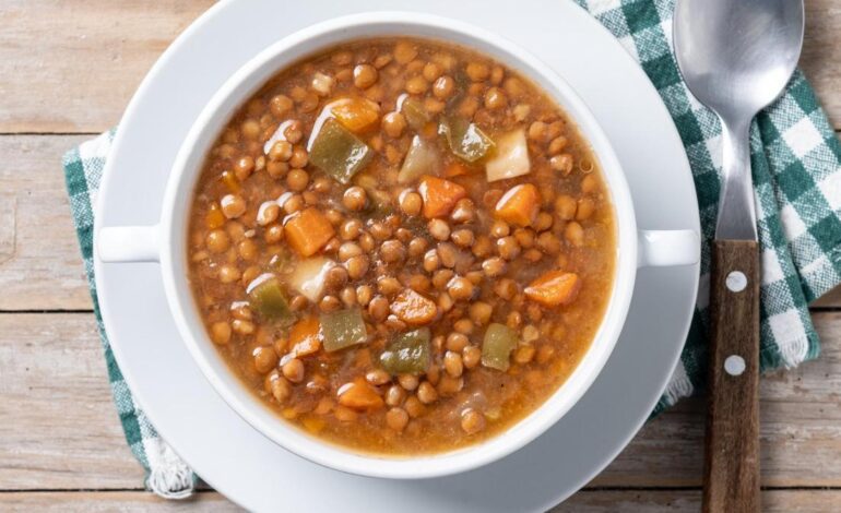 TRUCOS COCINA | Vinagre en las lentejas, el truco de las abuelas que elevará tus platos