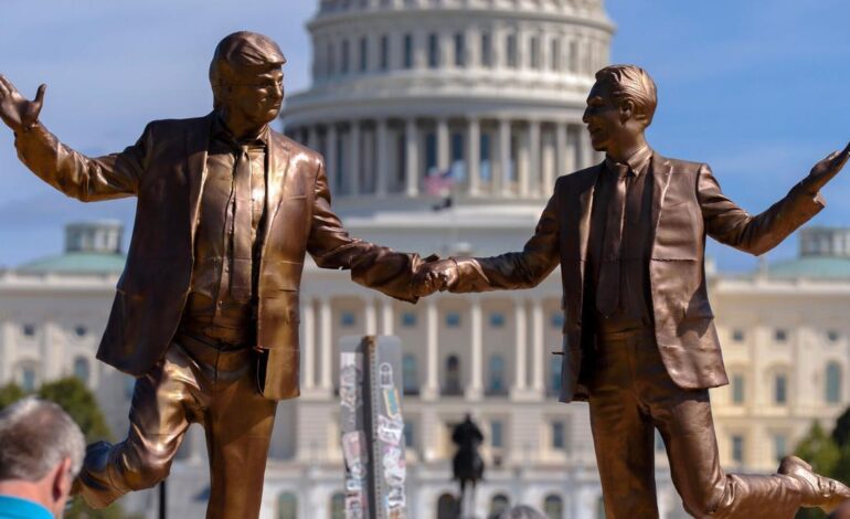 CASO EPSTEIN | «Soy quien le puede hundir», «sé lo sucio que es», «es un demente»: 6 claves de los 20.000 documentos de Epstein publicados que golpean a Trump