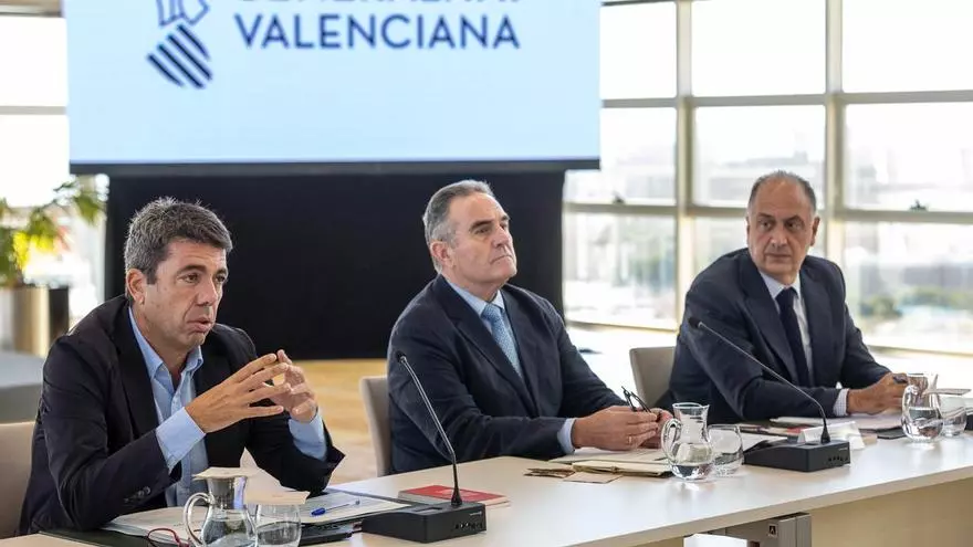 Así ha sido la entrada de Mazón en el primer pleno del Gobierno valenciano tras dimitir