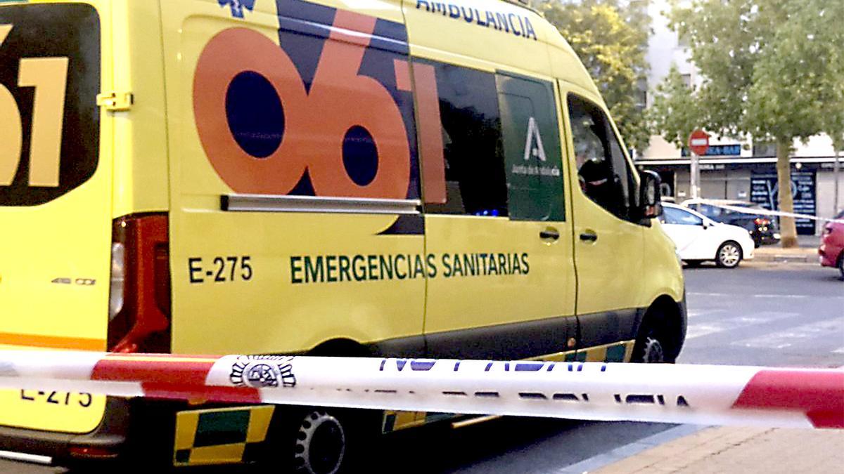 PLAZA DE LA GAVIDIA | Una agresión a navajazos en plena calle acaba con dos heridos en Sevilla