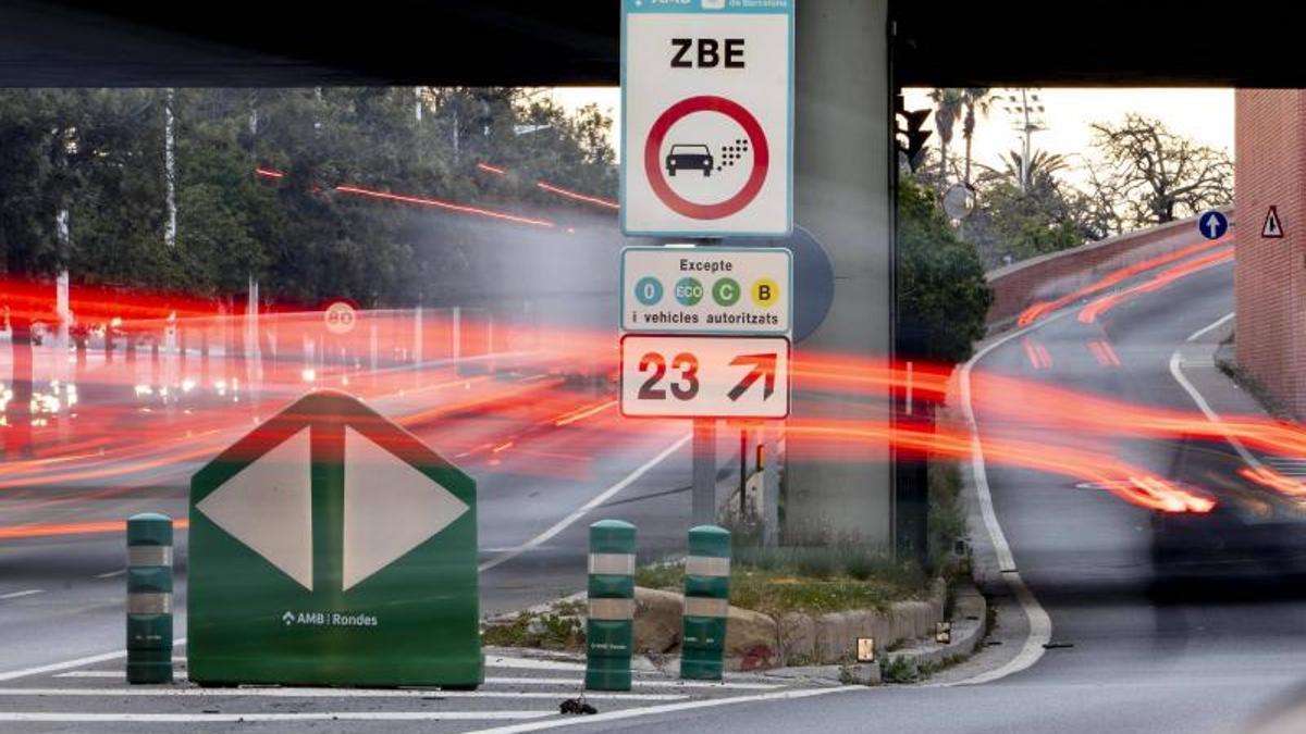 ni zonas de bajas emisiones, ni coches eléctricos