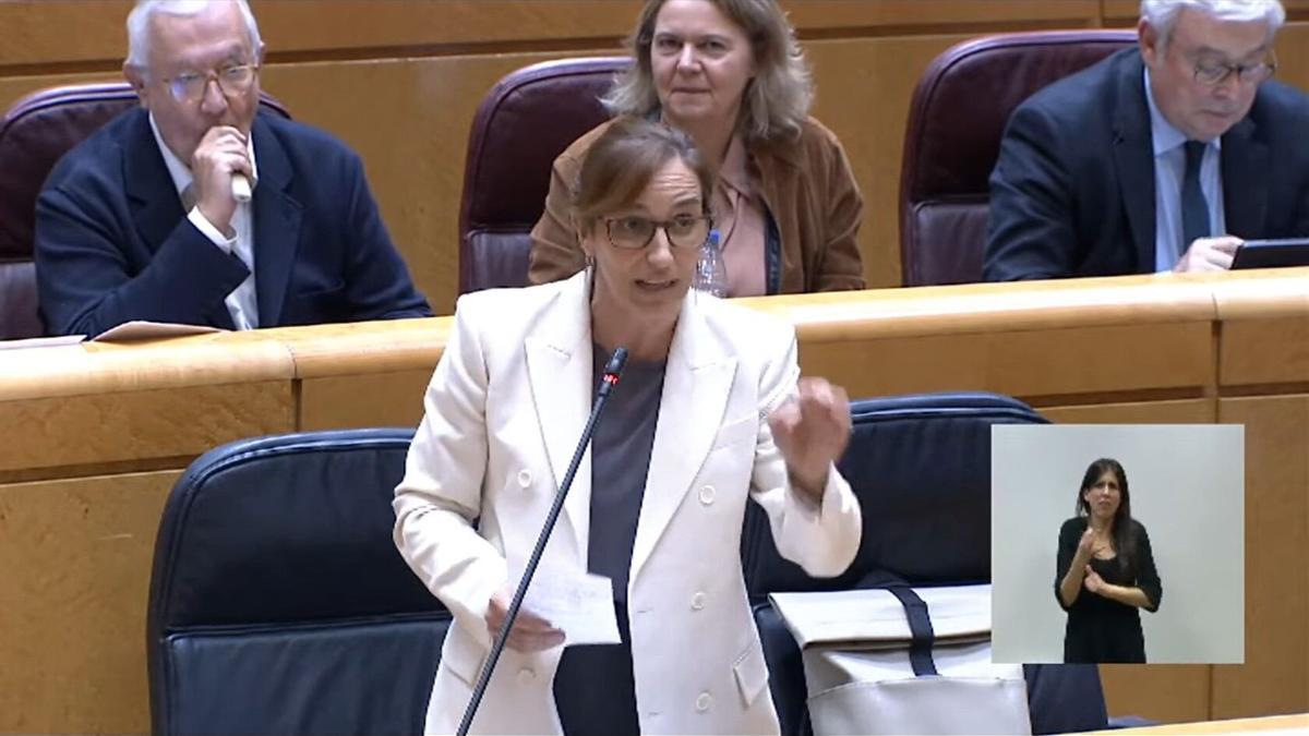 Javier Arenas, pillado usando un váper en el Senado durante el Pleno